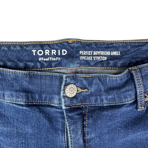 Torrid SHORT Perfect Boyfriend Mid Rise Medium Wash Ankle Stretch Denim Jeans - Picture 6 of 12